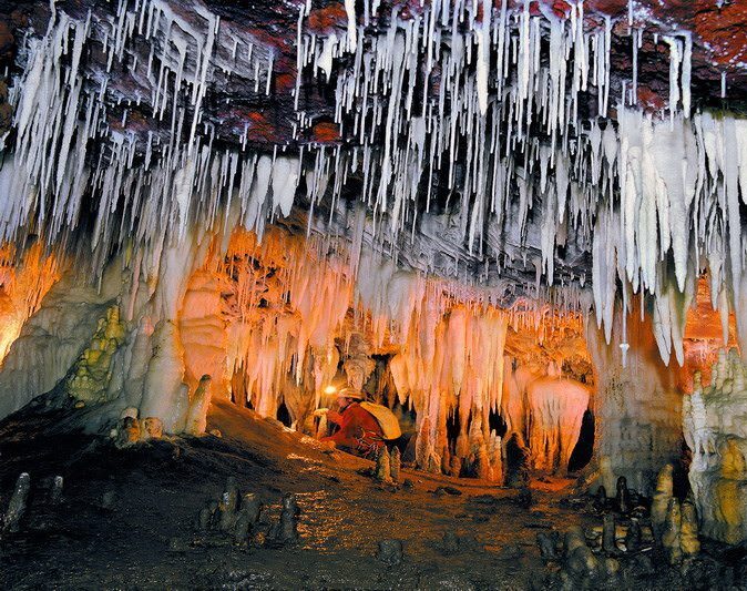 Cueva luces explorador