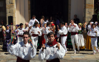 Gente celebrando fiesta de San Roque