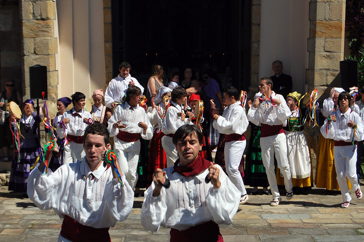 Gente celebrando fiesta de San Roque